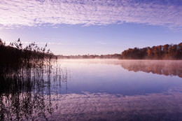 Осеннее утро. / На берегу озера в октябре.