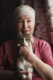 Деревенская женщина с котенком / https://imgur.com/a/QnmC8kQ
