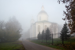 В осеннем тумане / Полоцк Богоявленский собор в утреннем тумане