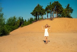 Песок и сосны / модель Дарья Басина