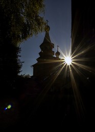 &nbsp; / Храм Покрова в лучах солнца.