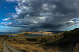 Эти летние дожди ..... / Крым, Курортное, озеро Чокрак, мыс Зюк