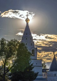 Дело было вечером / Лужецкий монастырь на закате.