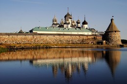 Утро на Святом озере. / Раннее утро на Соловецком острове.