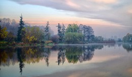 осеннее отражение / Осень.Рассвет.В воде отражается увядающая природа.И тишина....