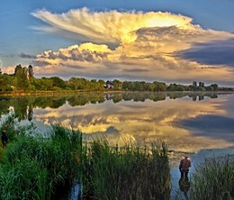 утро..облако..рыбак.. / облака ранним утром на озере...