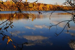 Прощальная краса... / Отражение в озере золота осени.