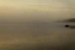 Восход на реке Оке в Касимове (Рязанская область) / Туманное летнее,очень теплое утро на реке Оке в Касимове! Местный рыбак закинул свои снасти в надежде на богатый улов.Так и хочется сказать остановись прекрасное мгновение!