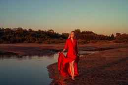 Красный вечер / модель Дарья Басина