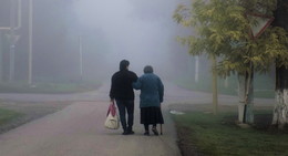 Туманная перспектива... / Туман.Две женщины идут домой...