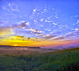 раннее утро / Великолепные краски рассвета перед восходом солнца
