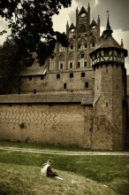 Скучающий рыцарь. / Замок Мальборк. Наверное ХIII век