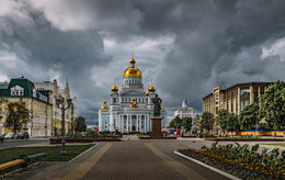 Саранск перед грозой. / Саранск. Площадь Феодора Ушакова.