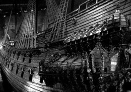 На темной стороне / Корабль викингов в музее Стокгольма