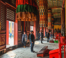 Тибетский буддийский храм Юнхэгун («Дворец мира и гармонии, храм Ламы»). / Март 2018 год. 
Пекин.
