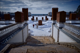 Люди гуляют в Архангельском весной 2009 / Люди гуляют в Архангельском весной 2009