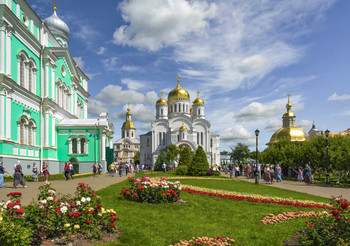 в Дивеево / лето, Дивеево, на заднем плане Храм Преображения Господня