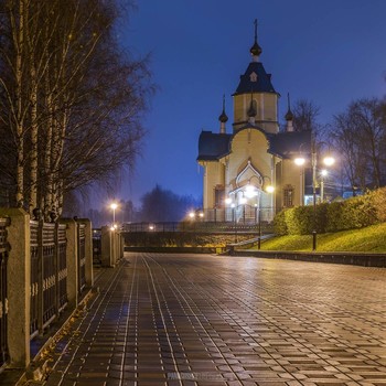 Ночная тишина / Снято ночью в октябре 2018 года. Набережная города Кирова.