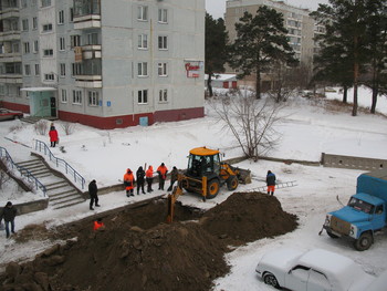 Не впервой / &quot;— Ой, что деется! Вчера траншею рыли,
Так откопали две коньячные струи!&quot;