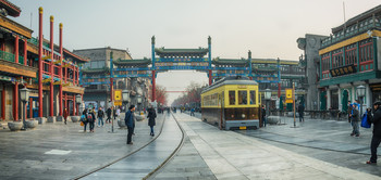 Знаменитая торговая улица Дашилань. / Март 2018 год. 
Пекин.
Китай.