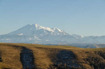&quot;Седой Эльбрус&quot; / Вид на Эльбрус с перевала Гумбаши.Высота Эльбруса-5642 м.Самая высокая горная вершина России и Европы.
