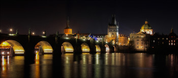 Карлов мост / Карлов мост — средневековый мост в Праге через реку Влтаву, соединяющий исторические районы Мала Страна и Старое Место.