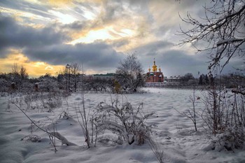 декабрьский вечер / Начало декабря.Серая,тусклая погода.Снег.И ближе к вечеру немного прояснились облака...