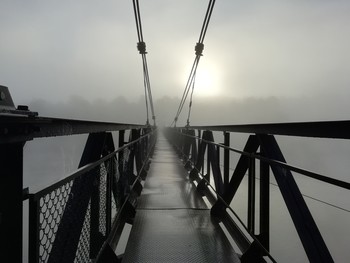 Дорога в туман. / Предрассветный туман. Мост.
