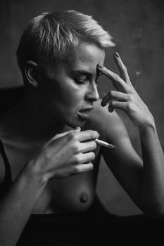  / фото: Марина Щеглова
модель, макияж: Ольга Авраменко
локация: Студия 1901
*курение вредит вашему здоровью