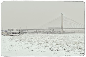 Зимняя зарисовка / Петербургский речной порт на зимовке.