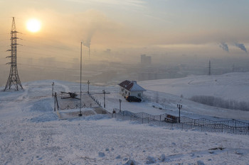 Полуденная пушка / Орудие, расположенное на Караульной горе в г. Красноярске своим выстрелом извещает о наступлении 12 часов по полудню.