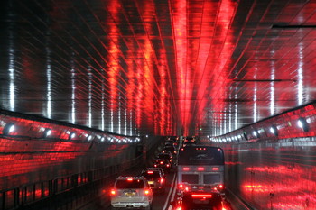 Тонне́ль Ли́нкольна / тоннель между Мидтауном Манхэттена и городом Вихокен в Нью-Джерси.