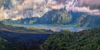 Вулканическое озеро Агунг / Бали. Индонезия