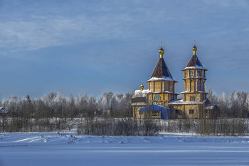 Храм в честь иконы Божией Матери. / Новый храм на берегу реки Инюха. Деревня Щелково Конаковского района.