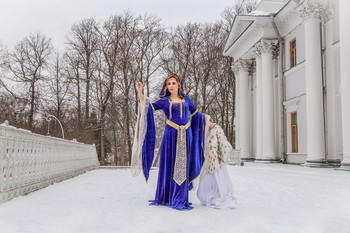 Женщина в синем / ***