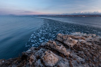 Пазлы Байкала / Робкое ледовое нашествие...Постепенно эти пазлы сложатся в общую ледовую картинку Малого моря Байкала.