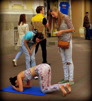 УТОМИЛАСЬ.... / ГИМНАСТКА на СТАРОМ АРБАТЕ.