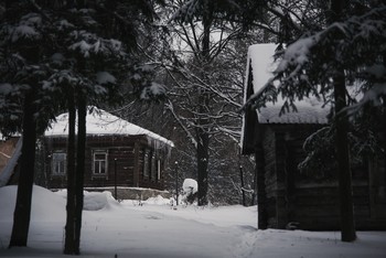 Близкое далёко / Зимняя деревня.