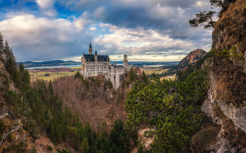 Про замок - сказку Neuschwanstein / Самый красивый и сказочный замок Людвига Второго.
Альпы, Верхняя Бавария.
Саму сказку можно так же посмотреть:
http://www.youtube.com/watch?v=cpscCNvk4XU