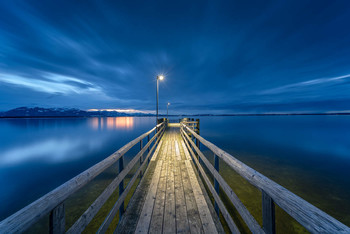 &nbsp; / blaue Stunde am Chiemsee