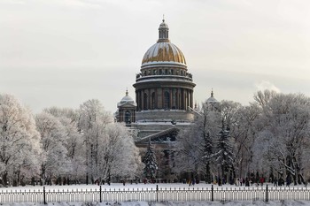 Зима... / Исаа́киевский собо́р (официальное название — собор преподо́бного Исаа́кия Далма́тского) — крупнейший православный храм Санкт-Петербурга....