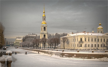 Уборка снега / Семимостье. Петербург настолько крут, что снег здесь убирают даже с замерших каналов :)