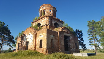 Церковь / Заброшенная Церковь в Верхней Баранче