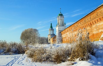 У стен монастыря / °°°