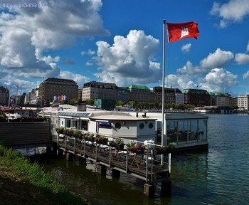 Alster Hamburg / Альбом «Гамбург. Озеро Альстер, каналы»
http://fotokto.ru/id156888/photo?album=62939