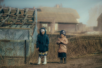 Глубинка... / Вчера вечером, освобождая место на компьютере, наткнулся на фотографию, сделанную около года назад. И &quot;залип&quot;...
Что-то зацепило в ней, показалась она мне настоящей, живой, не в плане технических моментов и умных построений кадра, а просто живой...