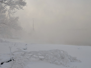 Морозно / Город снова накрыло аномальными морозами: Енисей парИт, солнца практически не видно.