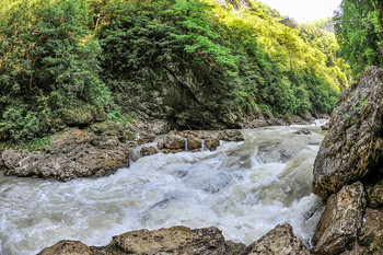 Гуамское ущелье,река Курджипс. / Краснодарский край,Апшеронский район.