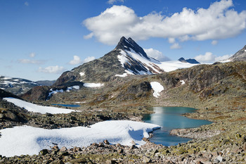 Под горой Uranostind / Под горой Uranostind, 2157m.
Национальный парк Ютунхеймен. Норвегия