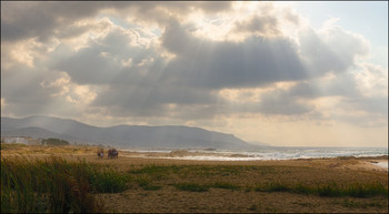 В окружении света / Крит, Греция, свет сквозь облака.